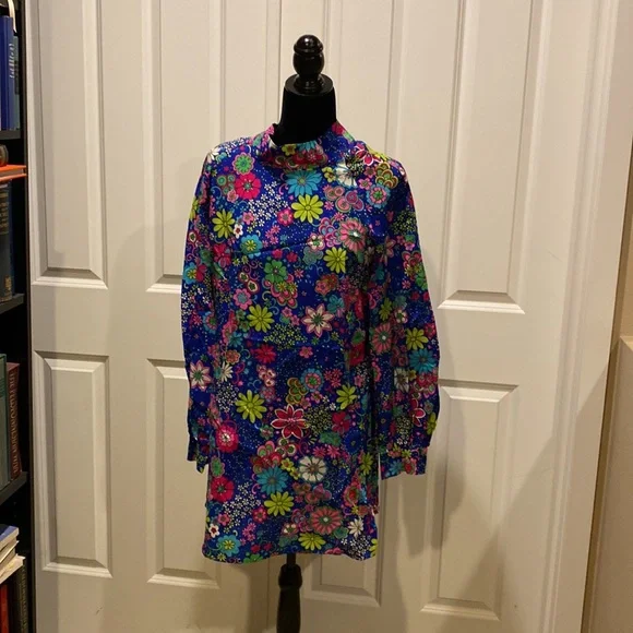 Groovy 60’s Floral Dress - Picture 2 of 9